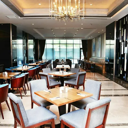 Hawthorn By Wyndham Airport 5*