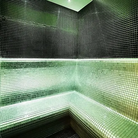 Hawthorn By Wyndham Airport Hotel 5*