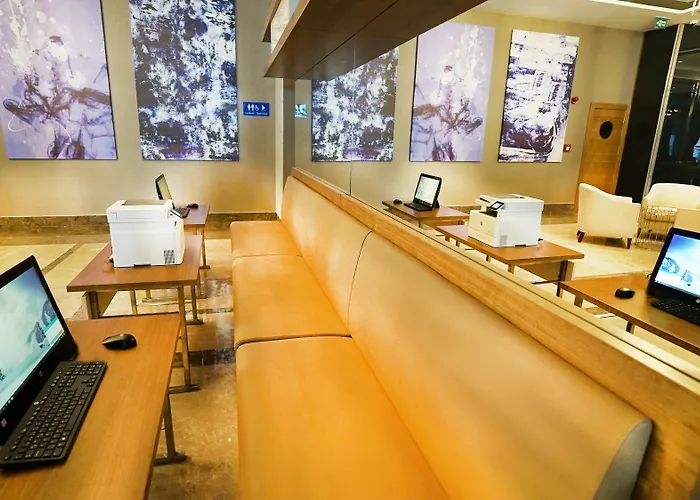 Hawthorn By Wyndham Airport