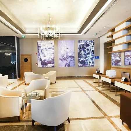 Hawthorn By Wyndham Airport ホテル 5*