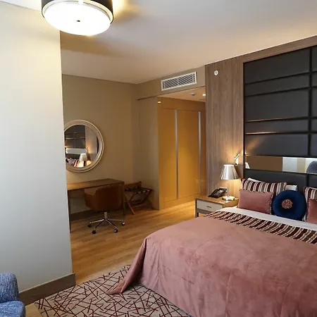 Hawthorn By Wyndham Airport Hotel