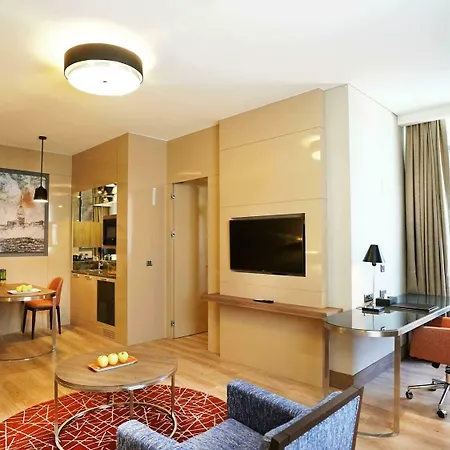 Hawthorn By Wyndham Airport Hotell