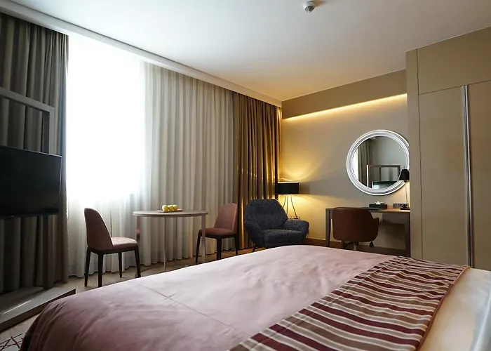 Hawthorn By Wyndham Airport Hotel 5*