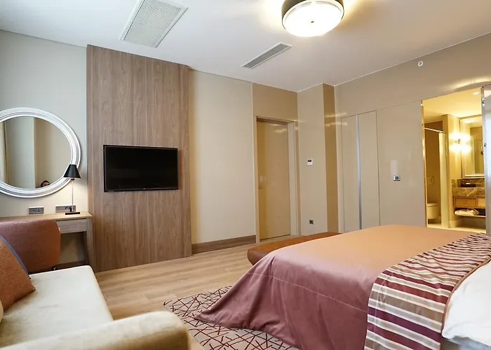 Hawthorn By Wyndham Airport Hotel