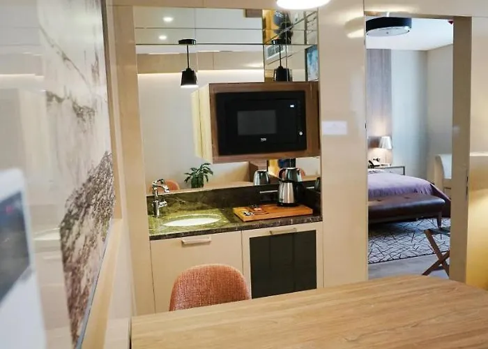 Hawthorn By Wyndham Airport Hotel 5*