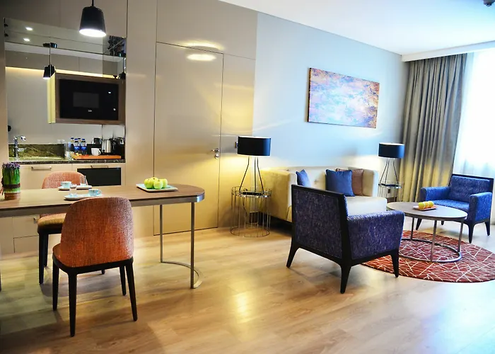 Hotel Hawthorn By Wyndham Airport 5*