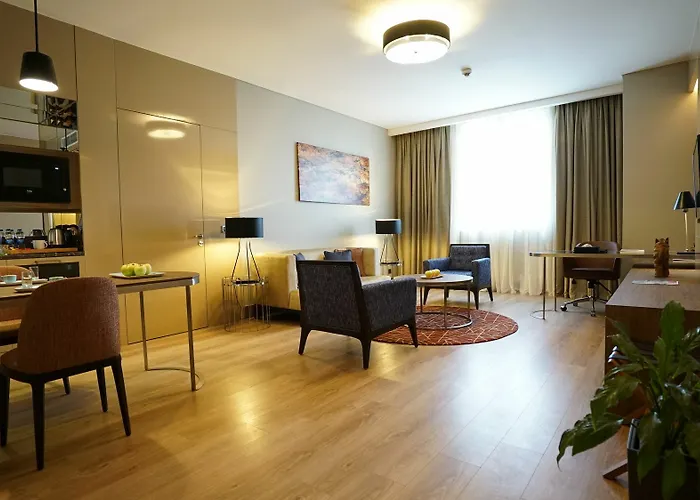 Hawthorn By Wyndham Airport 5*