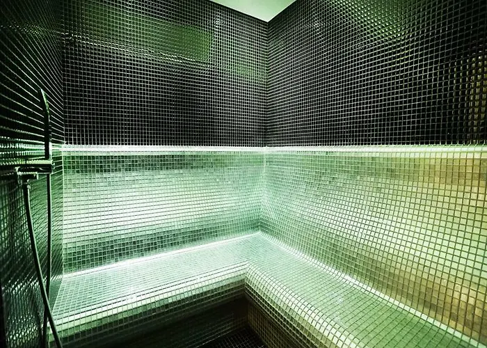 Hawthorn By Wyndham Airport Hotel 5*