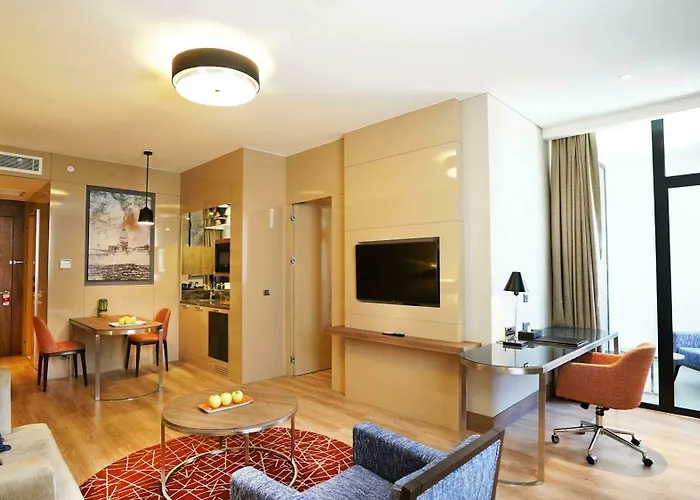 Hawthorn By Wyndham Airport Hotel