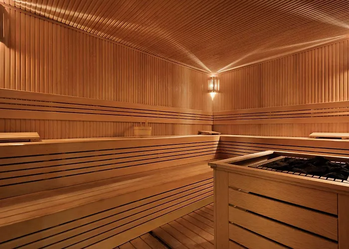 Hawthorn By Wyndham Airport Hotel 5*