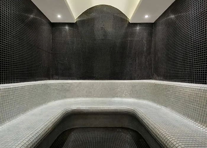 Hawthorn By Wyndham Airport Hotel 5*