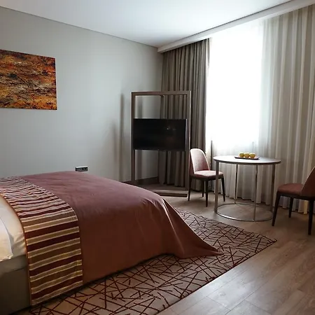 Hawthorn By Wyndham Airport Otel
