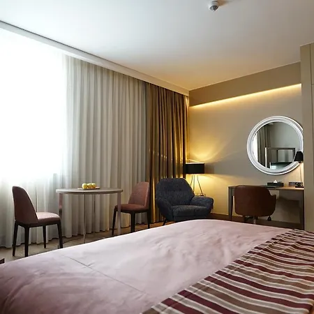 Hawthorn By Wyndham Airport Otel 5*