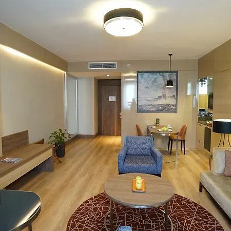 Hawthorn By Wyndham Airport Hotel 5*