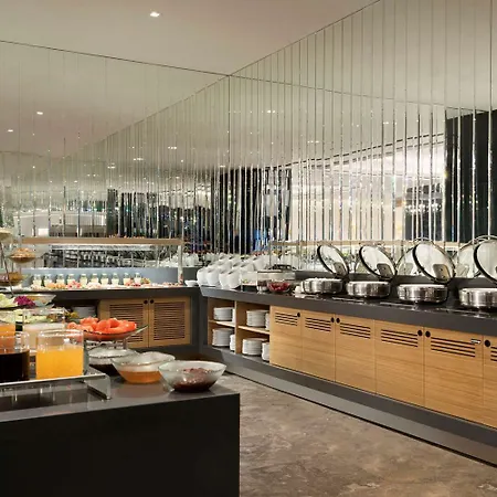 Отель Hawthorn By Wyndham Airport 5*