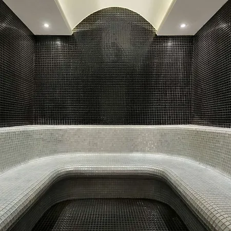 Hawthorn By Wyndham Airport Отель 5*