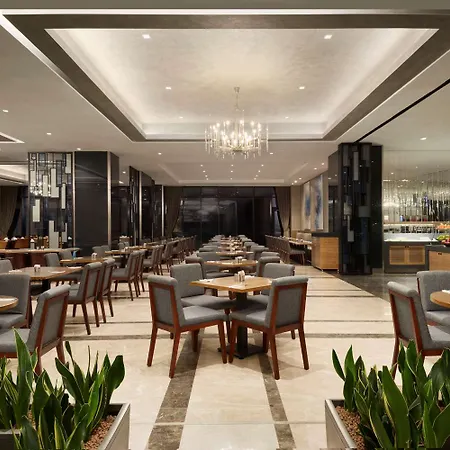 Отель Hawthorn By Wyndham Airport 5*